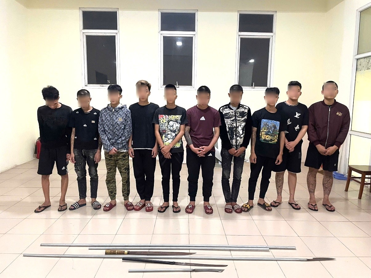 Bị đuổi đánh lúc rạng sáng, thiếu niên 16 tuổi lao lên vỉa hè đâm vào cột sắt tử vong- Ảnh 1.