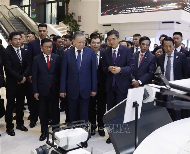Tổng Bí thư, Chủ tịch nước Tô Lâm thăm Trung tâm Hợp tác ứng dụng AI Trung Quốc - ASEAN- Ảnh 7.