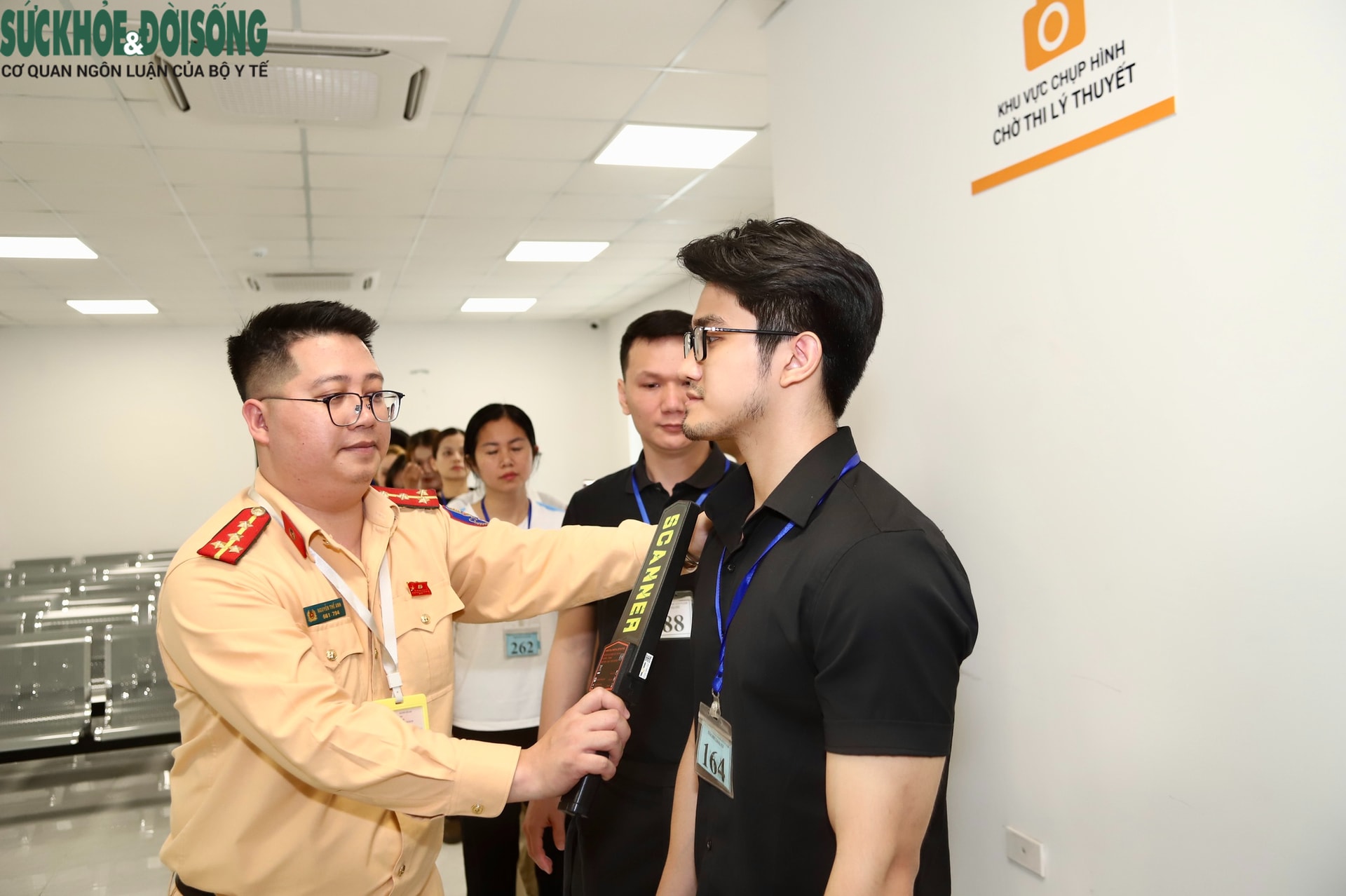 Sát hạch lái xe tại Hà Nội: Dùng công nghệ 'bịt cửa' gian lận- Ảnh 4.