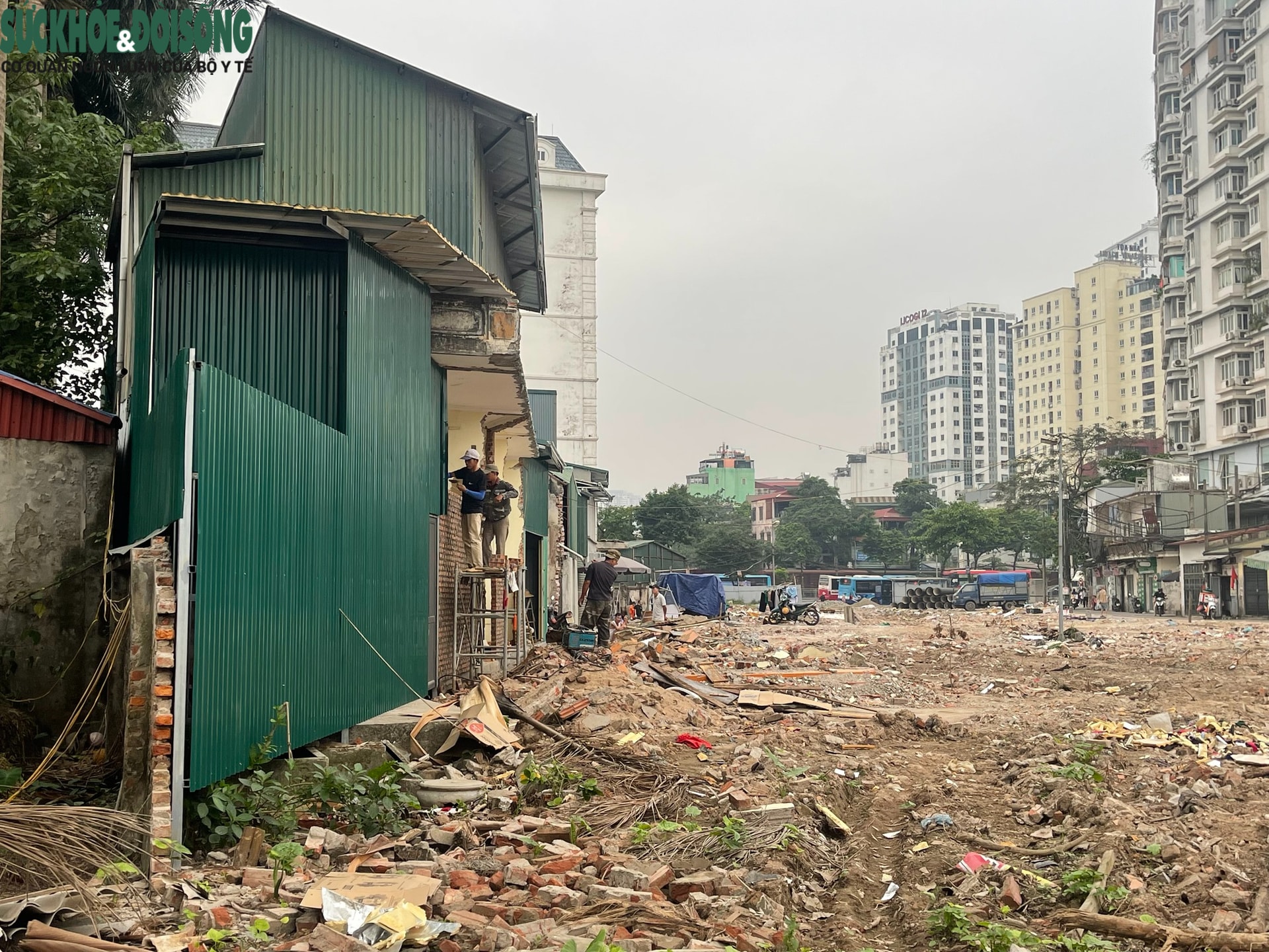 Xuất hiện nhiều ngôi nhà 'siêu mỏng, siêu méo' sau giải phóng mặt bằng ở Hà Nội- Ảnh 4.