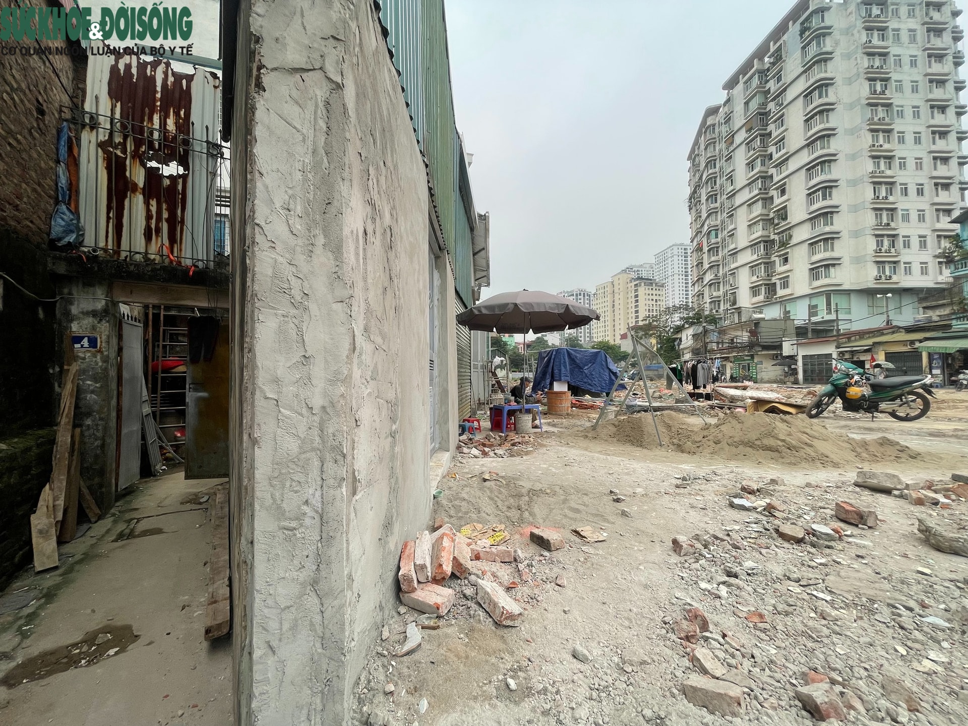 Xuất hiện nhiều ngôi nhà 'siêu mỏng, siêu méo' sau giải phóng mặt bằng ở Hà Nội- Ảnh 5.