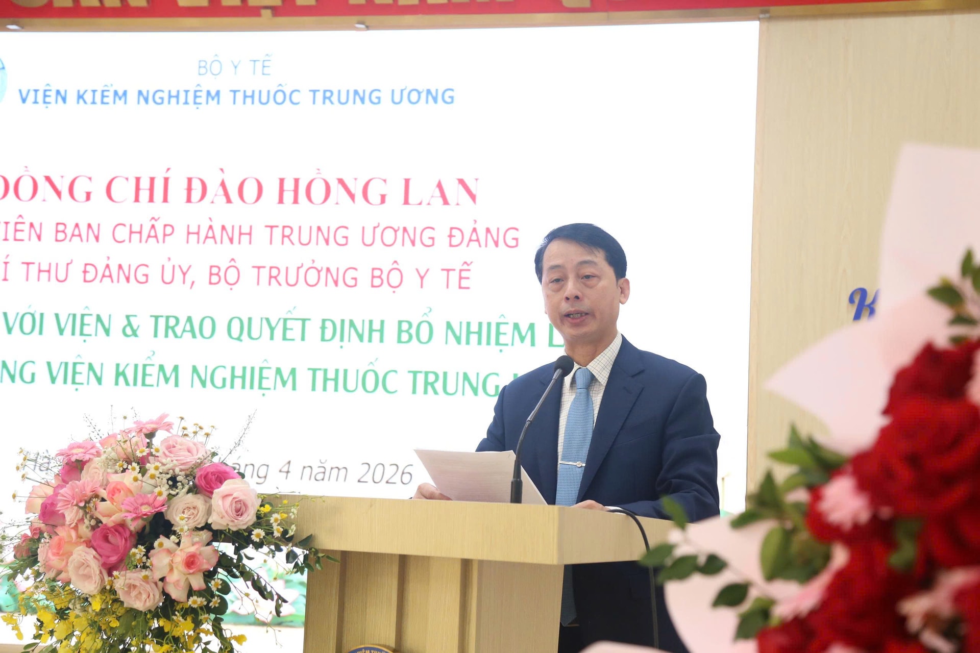 Bộ trưởng Đào Hồng Lan trao Quyết định bổ nhiệm lại Viện trưởng Viện Kiểm nghiệm thuốc Trung ương- Ảnh 3.