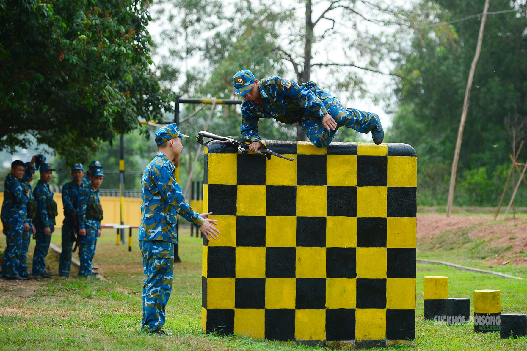 Lính tên lửa làm gì trên thao trường?- Ảnh 2.