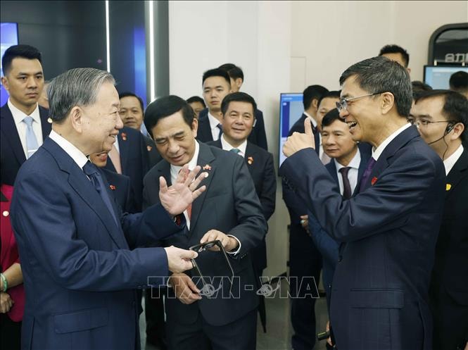 Tổng Bí thư, Chủ tịch nước Tô Lâm thăm Trung tâm Hợp tác ứng dụng AI Trung Quốc - ASEAN- Ảnh 3.
