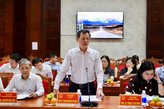 Bộ Y tế làm việc với tỉnh Đắk Lắk về củng cố y tế cơ sở, giải bài toán nhân lực- Ảnh 4.