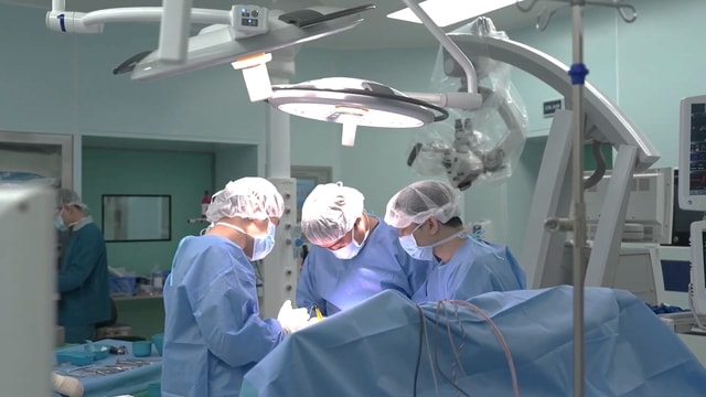 Vinmec kích hoạt quy trình tối khẩn trong đêm, cứu sống bé trai 12 tuổi xuất huyết não- Ảnh 1.