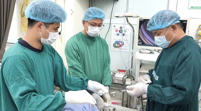 'Khơi thông' lại thực quản cho người phụ nữ 10 năm chỉ ăn cháo loãng- Ảnh 2.