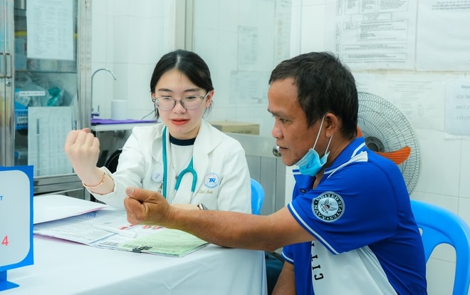 TPHCM đồng loạt triển khai khám sức khỏe miễn phí cho người dân, đưa y tế đến tận nhà- Ảnh 9.