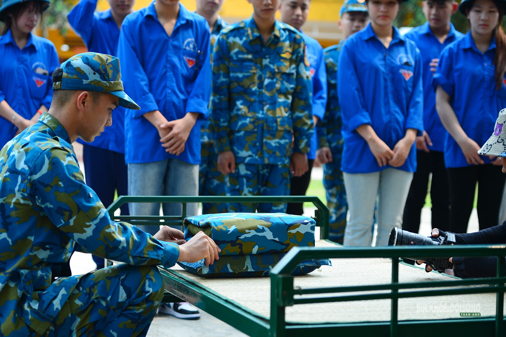 Bất ngờ nữ sinh lớp 12 trổ tài gấp chăn vuông như gạch- Ảnh 5.