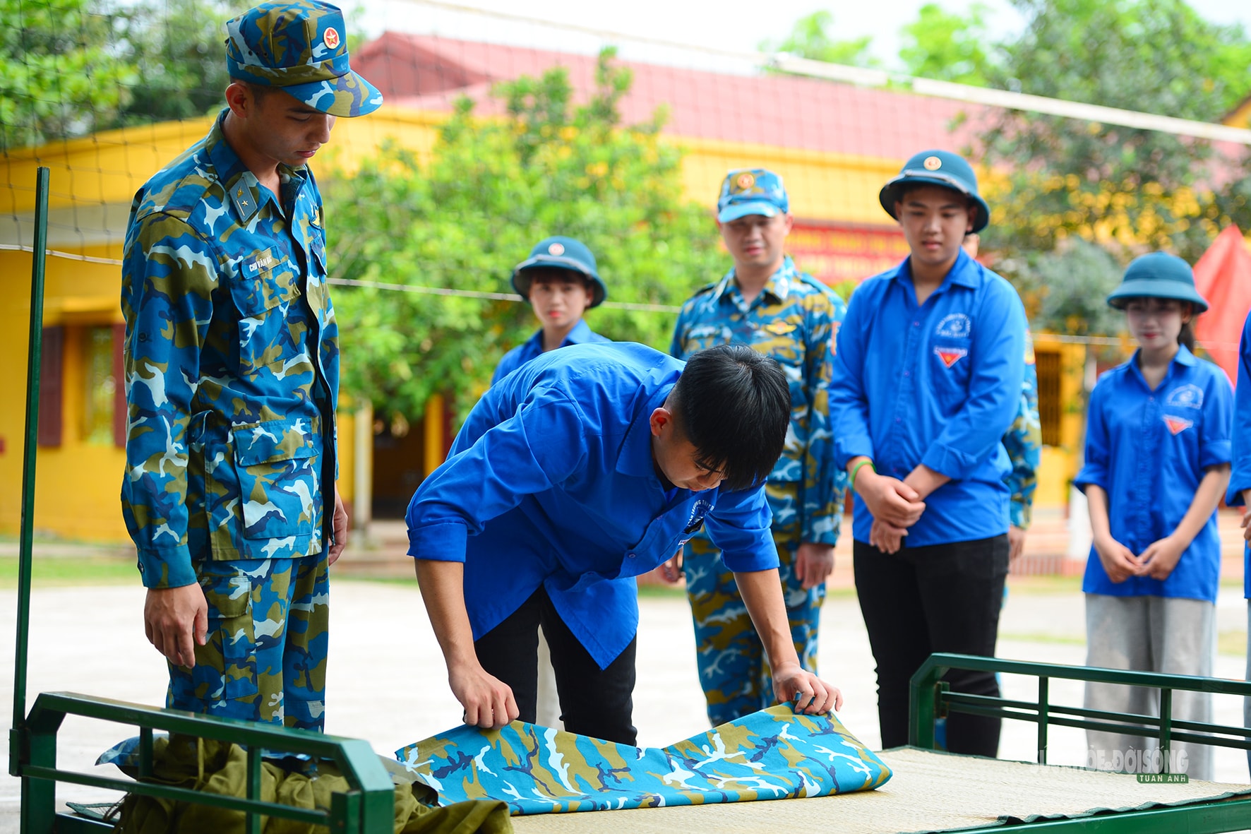 Bất ngờ nữ sinh lớp 12 trổ tài gấp chăn vuông như gạch- Ảnh 6.