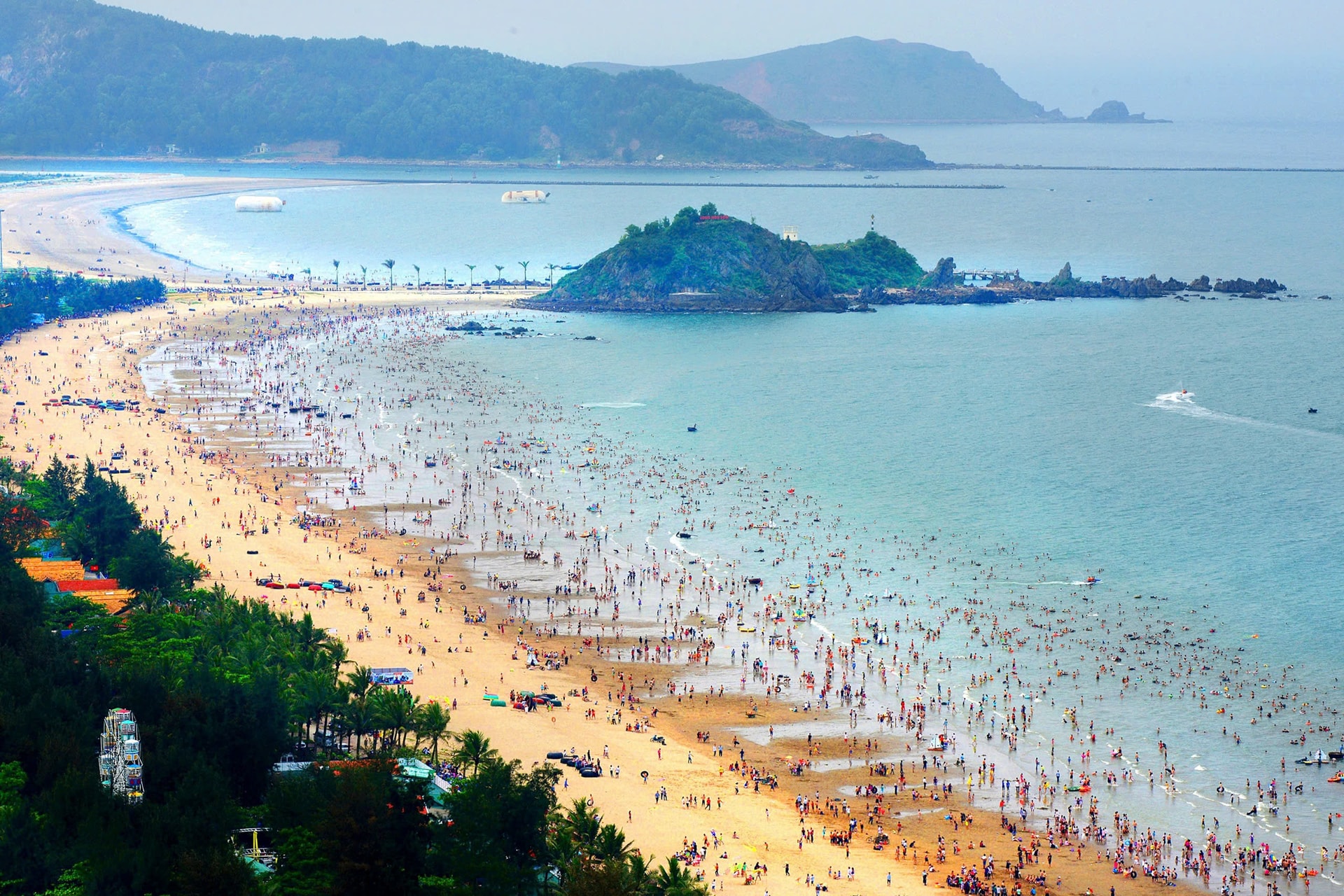 Nhiều gia đình 'quay xe' chọn du lịch ngắn ngày dịp 30/4 - 1/5- Ảnh 2.