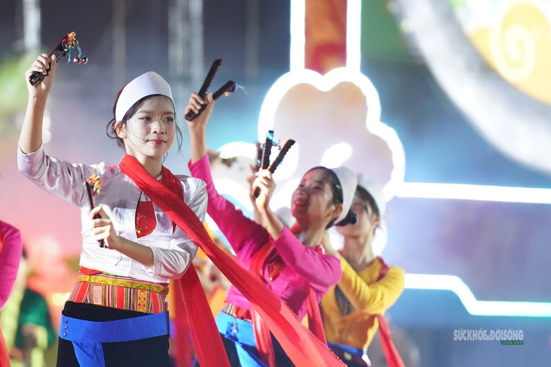 Rực rỡ đêm khai mạc Lễ hội Đền Hùng 2026- Ảnh 5.