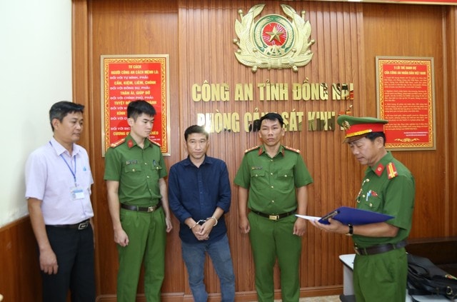 Đổ hơn 567 tấn phế thải da bò ra môi trường, 2 đối tượng bị khởi tố- Ảnh 1.