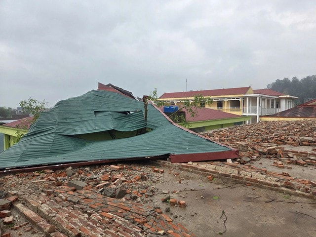 Mưa đá, dông lốc trong đêm tại Thanh Hóa- Ảnh 1.