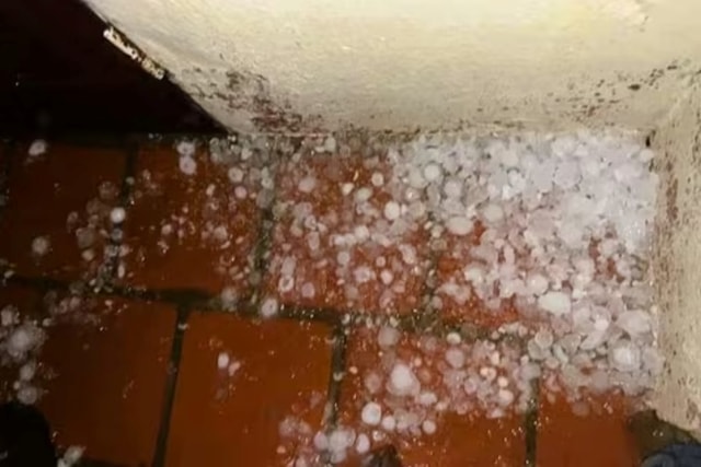 Mưa đá, dông lốc trong đêm tại Thanh Hóa- Ảnh 2.