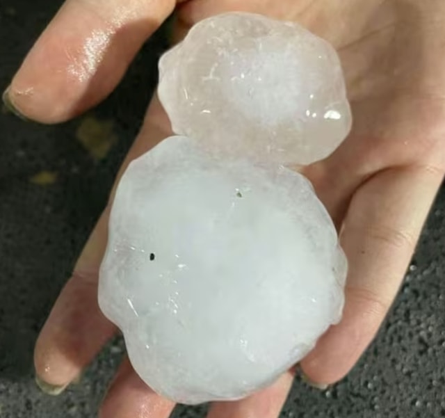 Mưa đá, dông lốc trong đêm tại Thanh Hóa- Ảnh 3.