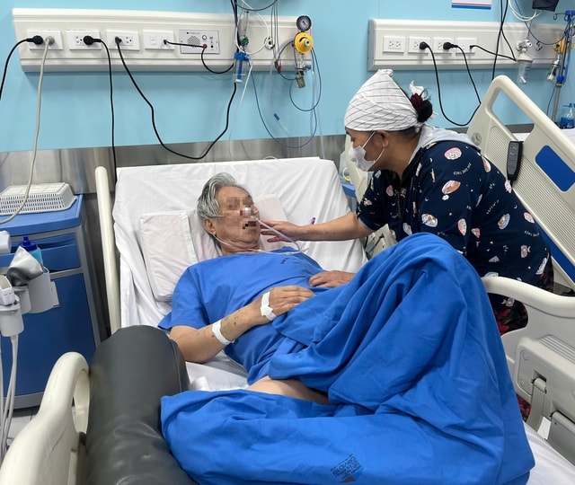 Bài 1: Đột quỵ ập đến trong tích tắc - Khi sự sống bị đẩy vào cuộc đua nghẹt thở- Ảnh 1.
