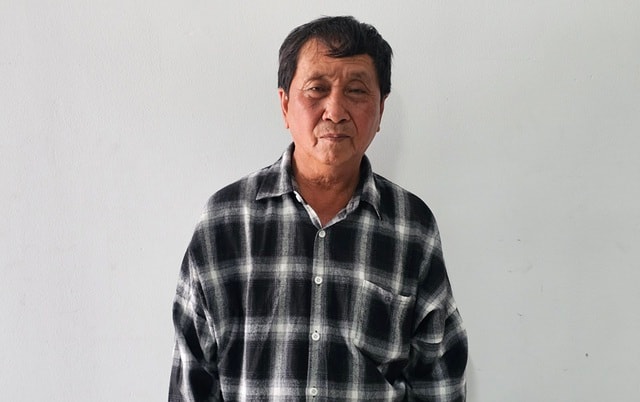 Dùng dao lam chỉnh số 8 thành số 3, người đàn ông 58 tuổi lừa 2 người bán vé số- Ảnh 1.