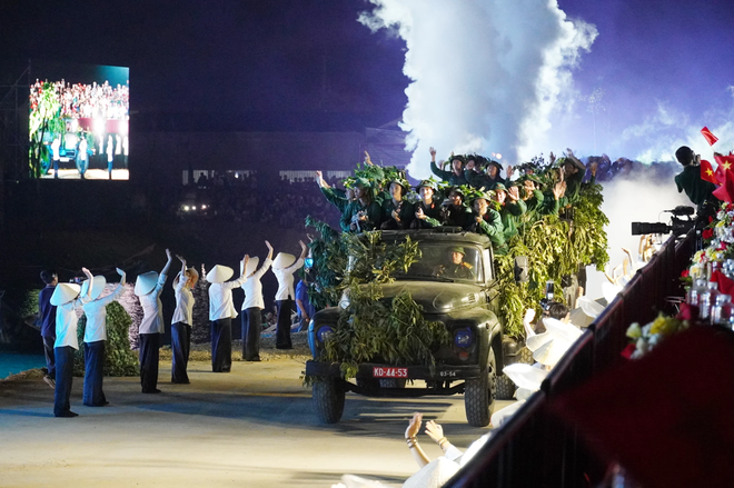 Tái hiện thời hoa lửa trên Bến phà Gianh- Ảnh 2.