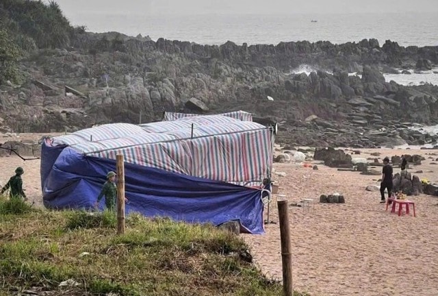 Hàng trăm người tìm kiếm nam kỹ sư mất tích khi tắm biển- Ảnh 1.