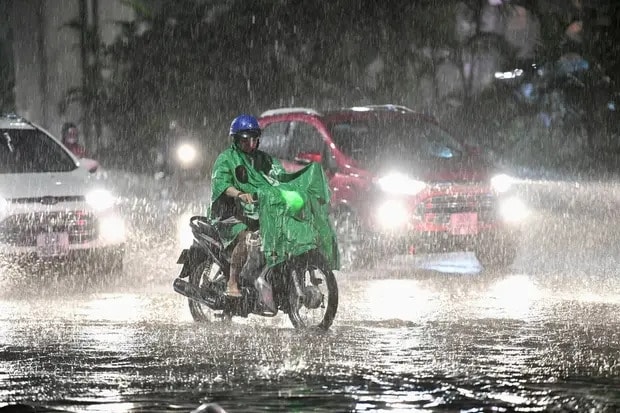 Nhiều khu vực vẫn còn mưa dông trong ngày hôm nay- Ảnh 1.
