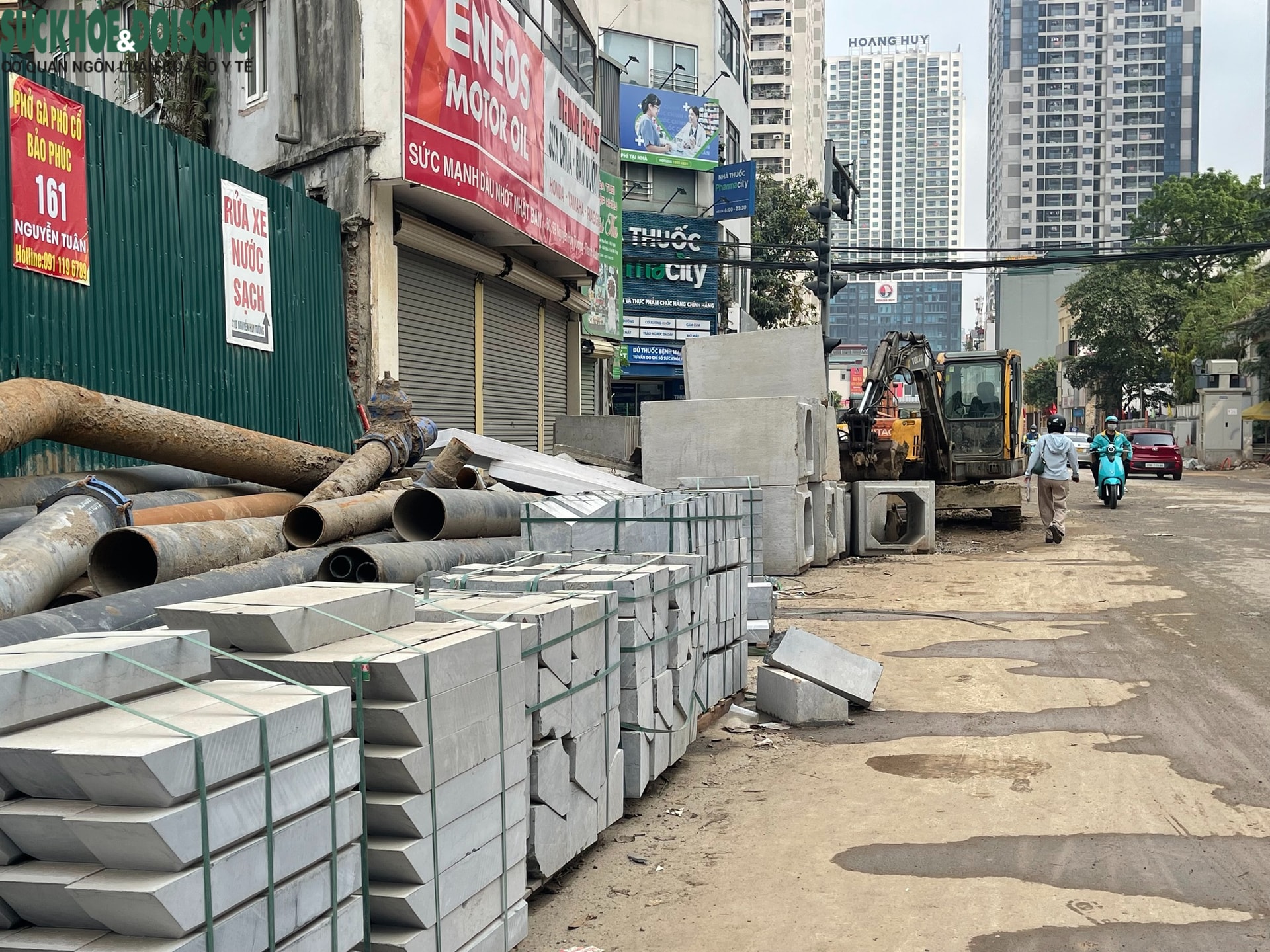 Đường Nguyễn Tuân, Hà Nội ngổn ngang thi công, người dân 'dò dẫm' từng mét- Ảnh 6.