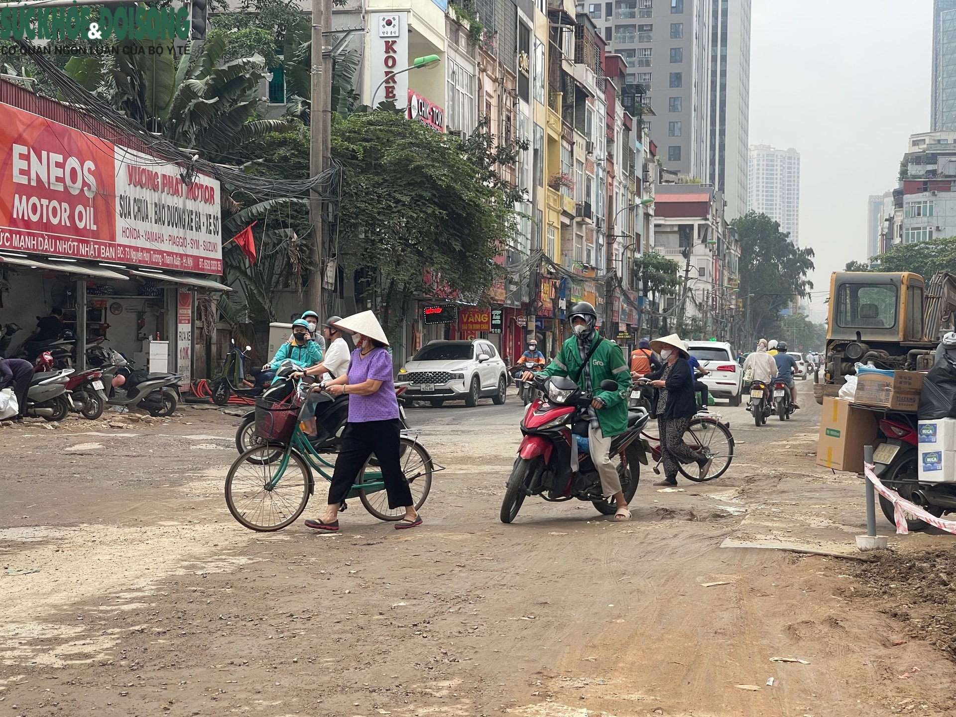 Đường Nguyễn Tuân, Hà Nội ngổn ngang thi công, người dân 'dò dẫm' từng mét- Ảnh 7.