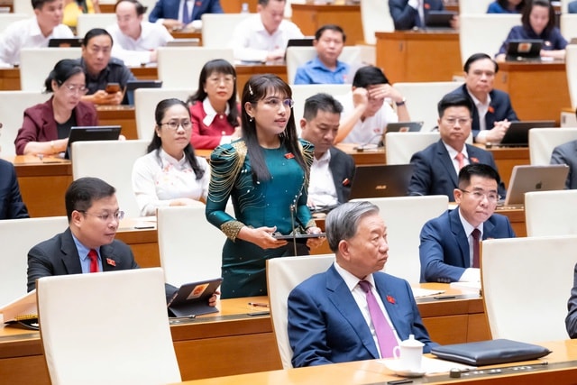 ĐBQH đề xuất đóng bảo hiểm xã hội cho người bán vé số dạo- Ảnh 2.