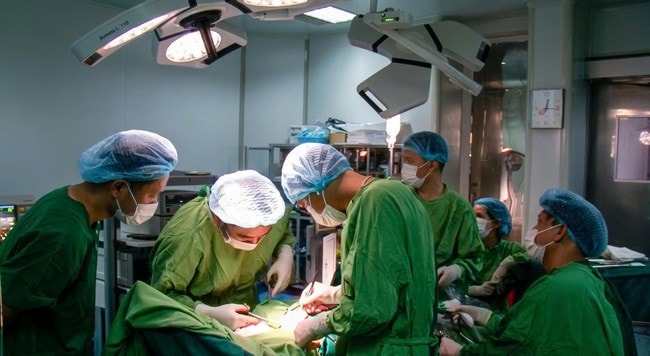 Đau bụng kéo dài bệnh nhân được phát hiện mắc cùng lúc 2 ung thư nguyên phát- Ảnh 1.