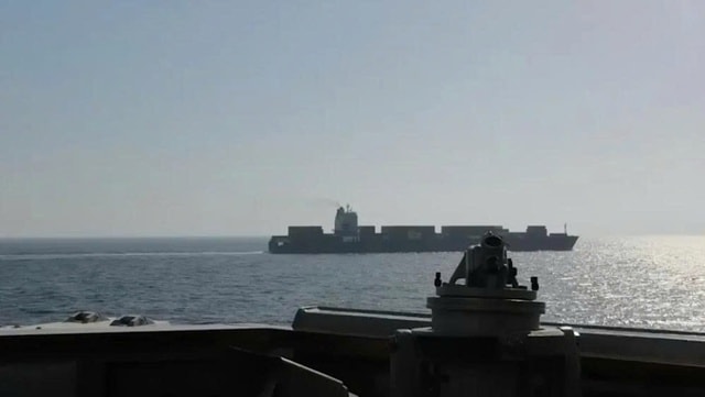 Mỹ bắn hỏng tàu hàng Iran: Quy trình phong tỏa được thực thi ra sao?- Ảnh 1.