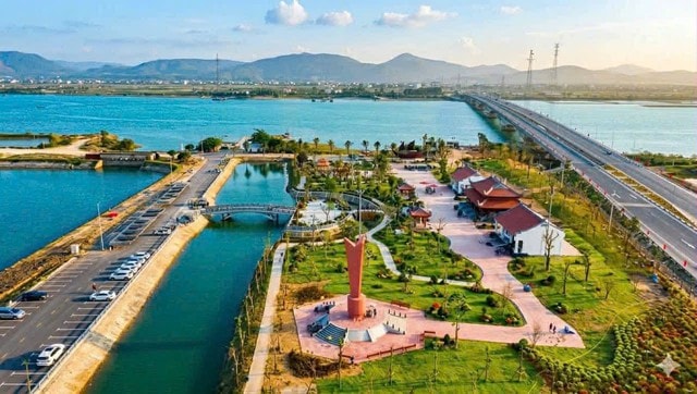 Chiêm ngưỡng Di tích Bến phà Gianh: 'Tọa độ lửa' xưa khoác lên mình diện mạo mới- Ảnh 1.