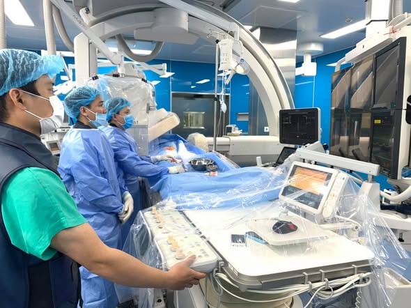 Can thiệp tim mạch thành công cho 3 bệnh nhi mắc tim bẩm sinh- Ảnh 1.