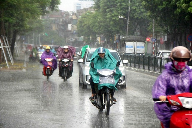 Mưa dông còn kéo dài đến hết tháng 4 ở nhiều khu vực- Ảnh 1.