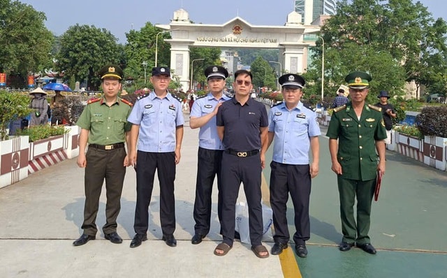 Bắt giữ đối tượng truy nã người Trung Quốc trốn sang Việt Nam- Ảnh 1.