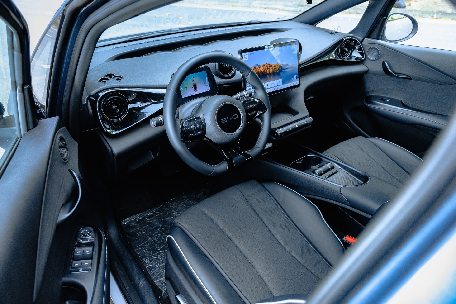 BYD Dolphin 2026 nổi bật với màn hình xoay thông minh và công nghệ hiện đại.