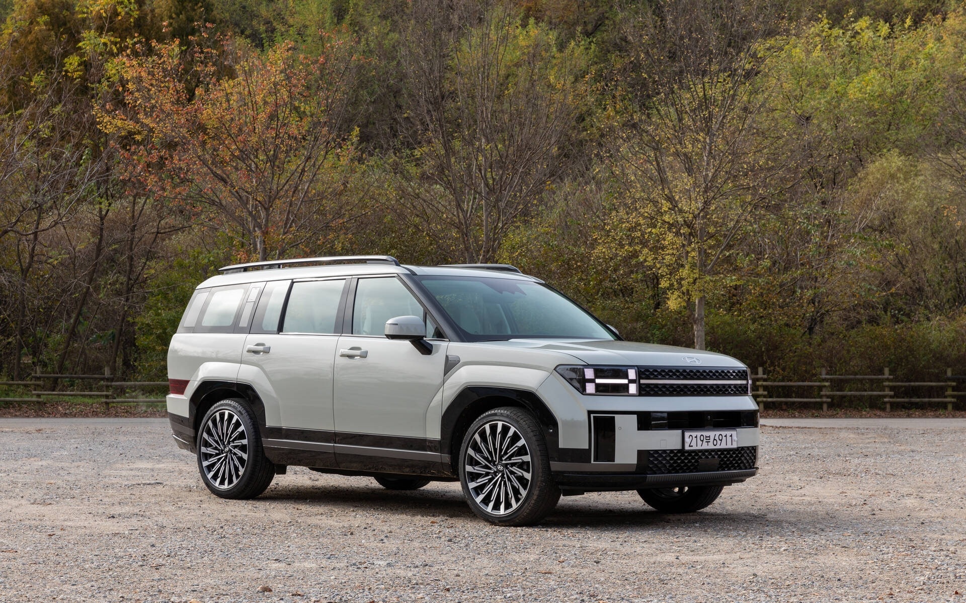 Tầm giá 1 tỷ chọn Hyundai Santa Fe hay Mazda CX-8? - 7