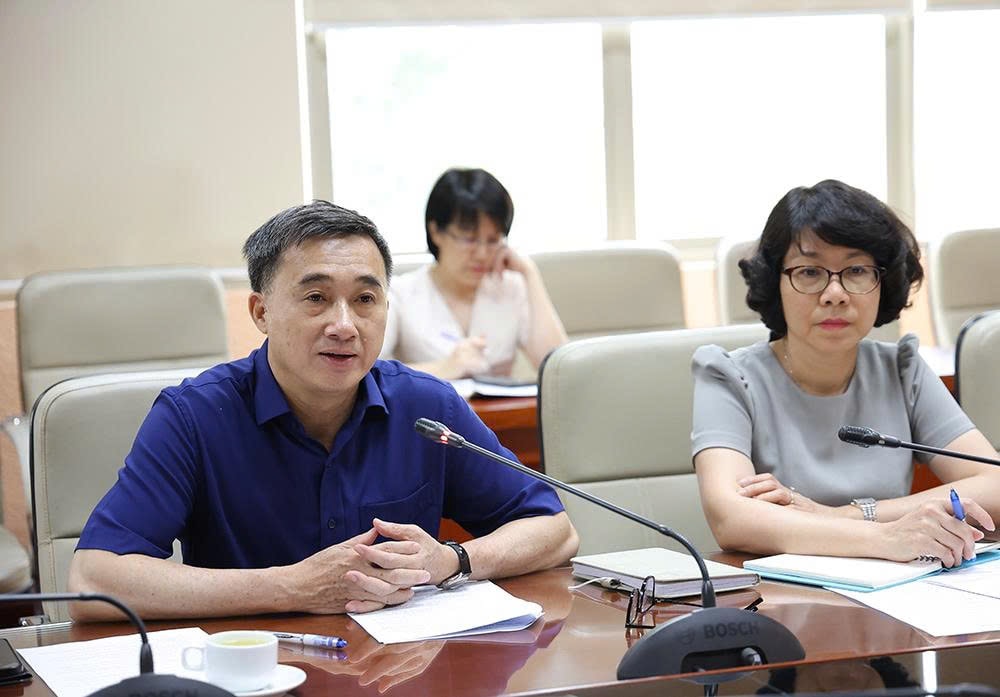 Thứ trưởng Bộ Y tế Trần Văn Thuấn tiếp, làm việc với Chuyên gia cố vấn chính sách của JICA- Ảnh 1.