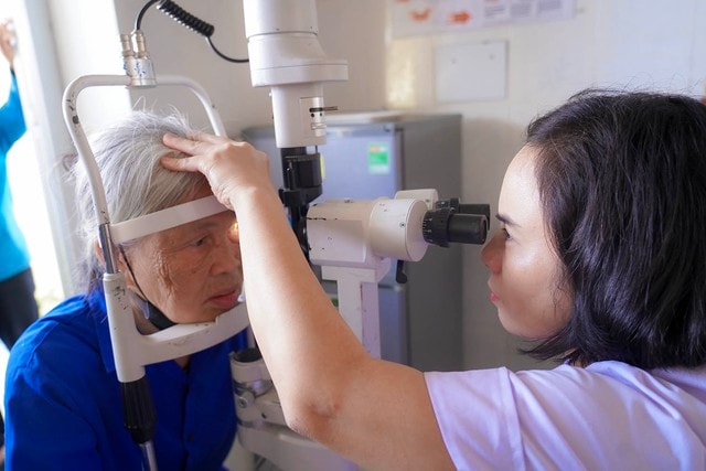 Hàng trăm người dân Hà Tĩnh được khám, sàng lọc bệnh miễn phí- Ảnh 2.