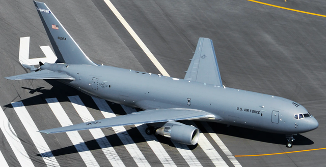 Không quân Mỹ 'mắc kẹt' với máy bay tiếp dầu thời Chiến tranh Lạnh- Ảnh 1.