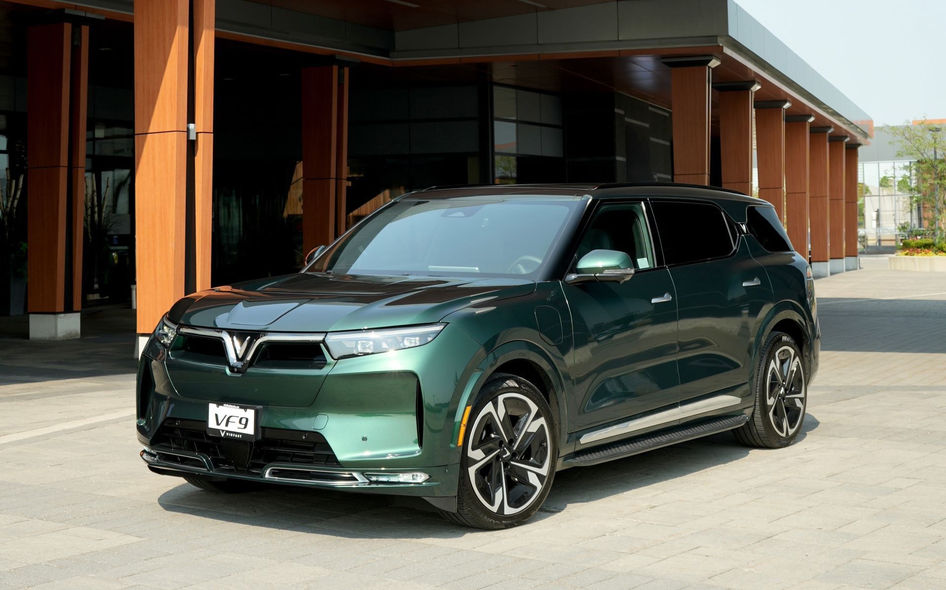 Chủ xe doanh nhân nói về VinFast VF 9: Lái nhàn và thư giãn hơn - 1
