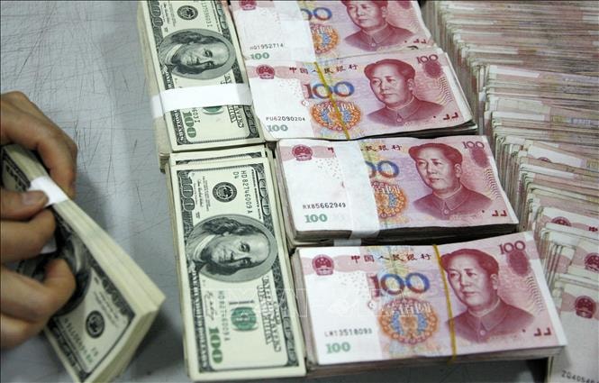 Tỷ giá hôm nay 24/4: USD nhích tăng, NDT diễn biến trái chiều- Ảnh 1.