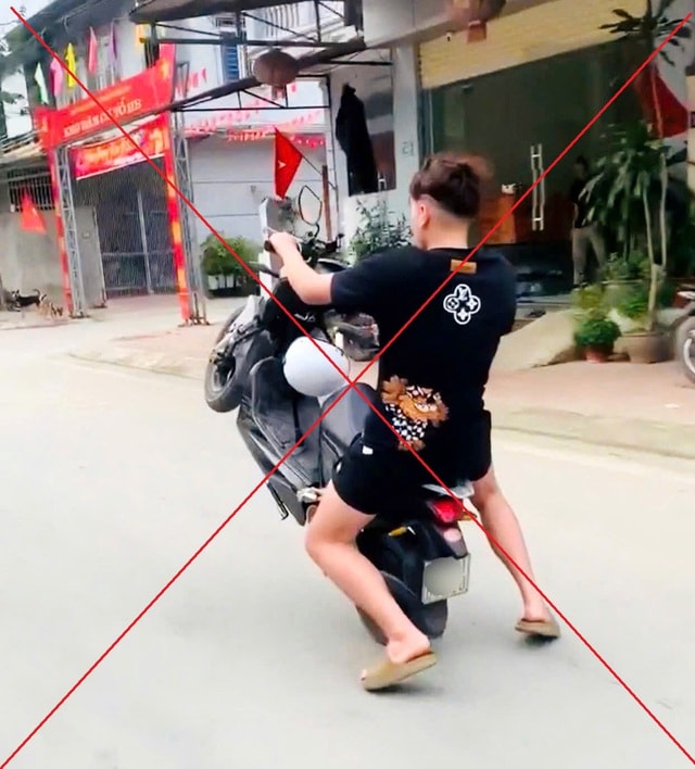 Trình diễn 'bốc đầu' xe máy điện giữa phố, nam thanh niên bị tạm giữ phương tiện- Ảnh 1.