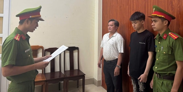 Khởi tố đối tượng điều khiển xe tông rào chắn của lực lượng làm nhiệm vụ- Ảnh 1.