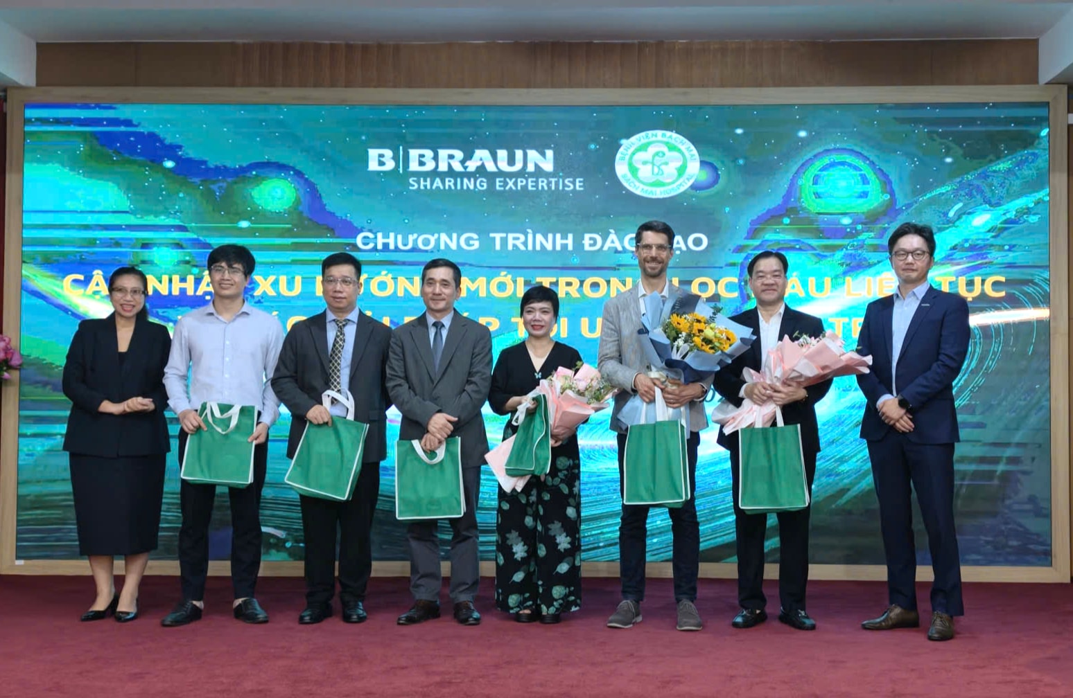 Nhiều bệnh nhân hồi sức nguy cơ suy thận, lọc máu liên tục cần làm sớm, không chờ 'giai đoạn muộn'- Ảnh 3.