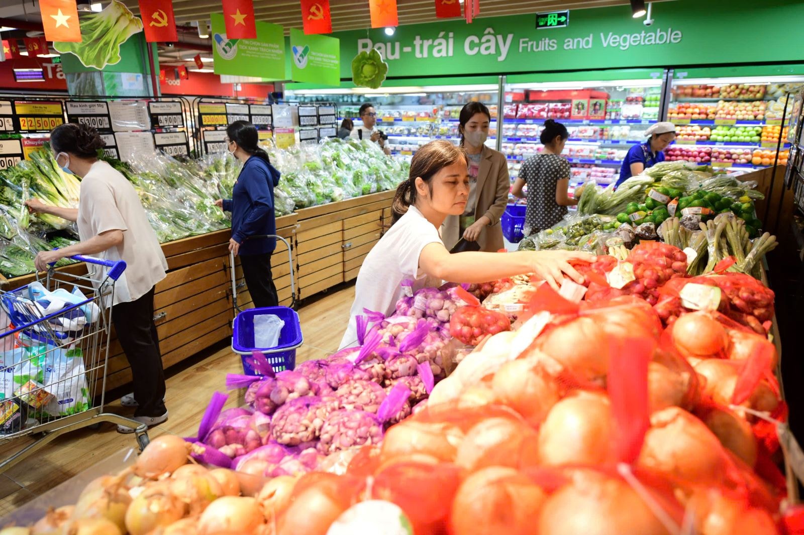 TP Hồ Chí Minh: Sức mua tăng mạnh trước lễ 30/4 - 1/5- Ảnh 5. TP Hồ Chí Minh: Sức mua tăng mạnh trước lễ 30/4 - 1/5- Ảnh 5.
