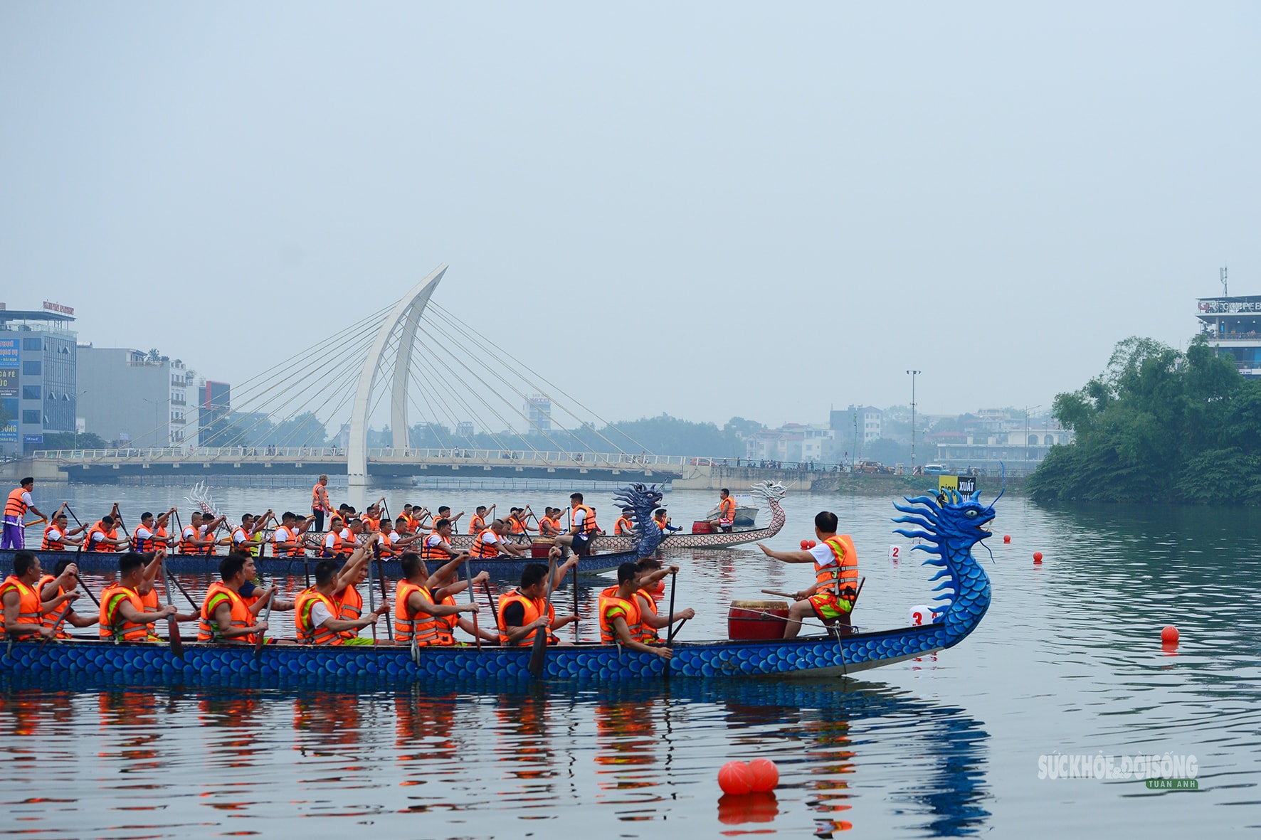 Những nhịp chèo dậy sóng hồ Văn Lang dịp Giỗ Tổ- Ảnh 3.