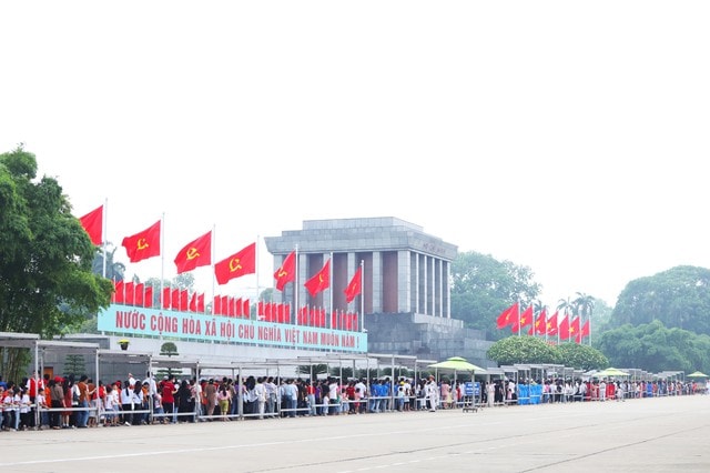 Hà Nội phân luồng, bố trí bãi xe quanh Lăng Bác, người dân đi lại, gửi xe thế nào?- Ảnh 2.
