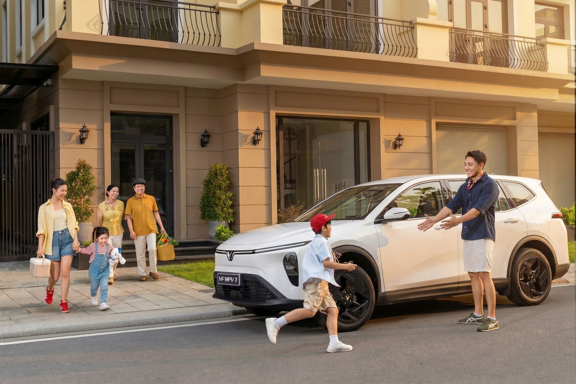 Nhận ưu đãi lên tới 73 triệu đồng khi mua xe gia đình 7 chỗ VinFast VF MPV 7 - 2