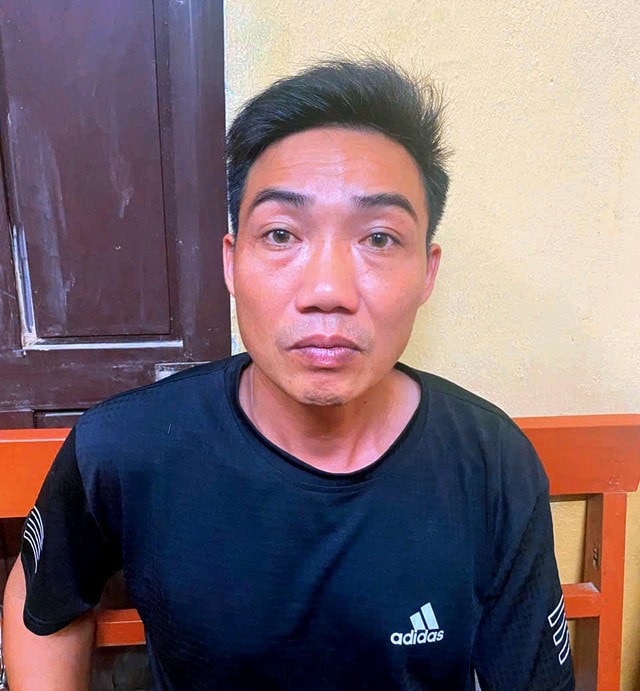 Gã đàn ông chém chết bạn gái rồi uống thuốc khử khuẩn tự tử- Ảnh 1.