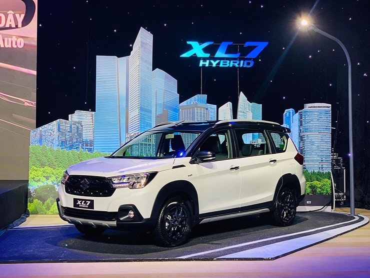 Ngoại thất Suzuki XL7 Hybrid phối hai tông màu hiện đại